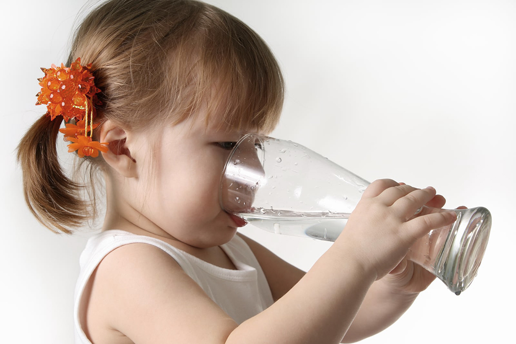 Posebna pažnja najosjetljivijima: kako prepoznati dehidraciju kod djece i starijih